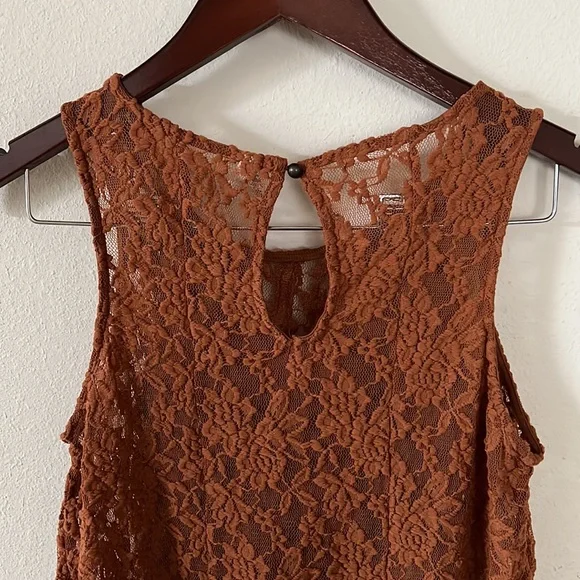 Mudd Floral Lace Tank - Picture 5 of 12